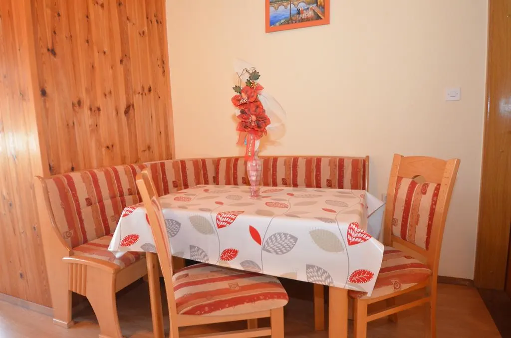 Nocleg ze śniadaniem Apartments Europa Starigrad Paklenica