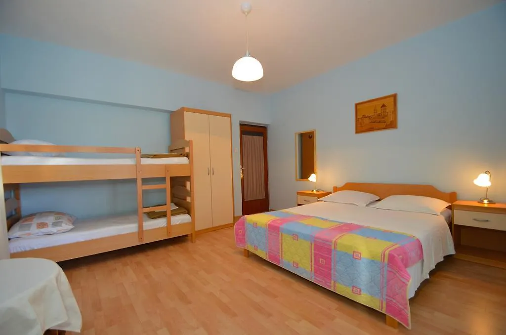 Apartments Europa Starigrad Paklenica 3*,  Croazia