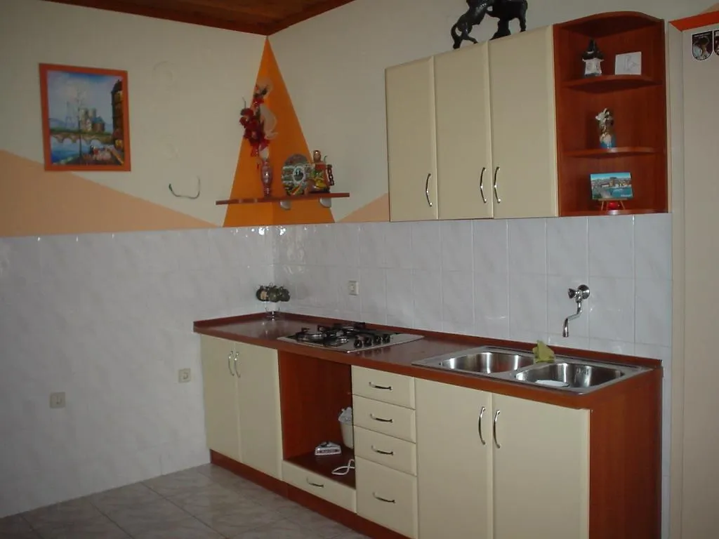 Apartments Europa Starigrad Paklenica Bed & Breakfast