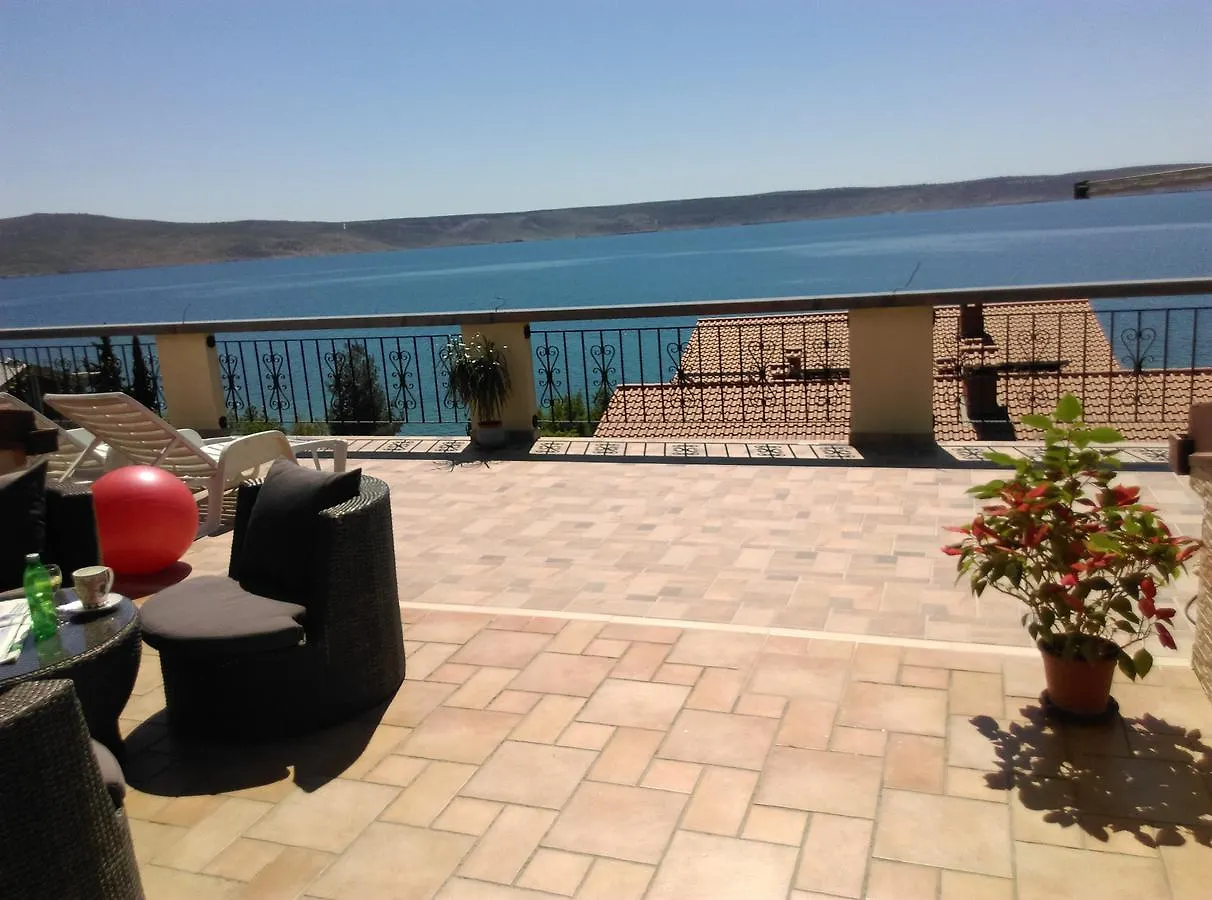 Apartments Europa Starigrad Paklenica Bed & Breakfast